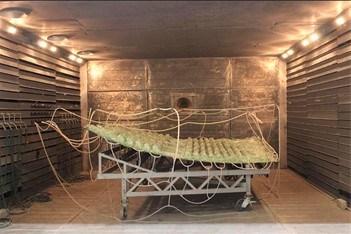Рис. 5. Формование в термопечи обшивки крыла самолета МС-21.