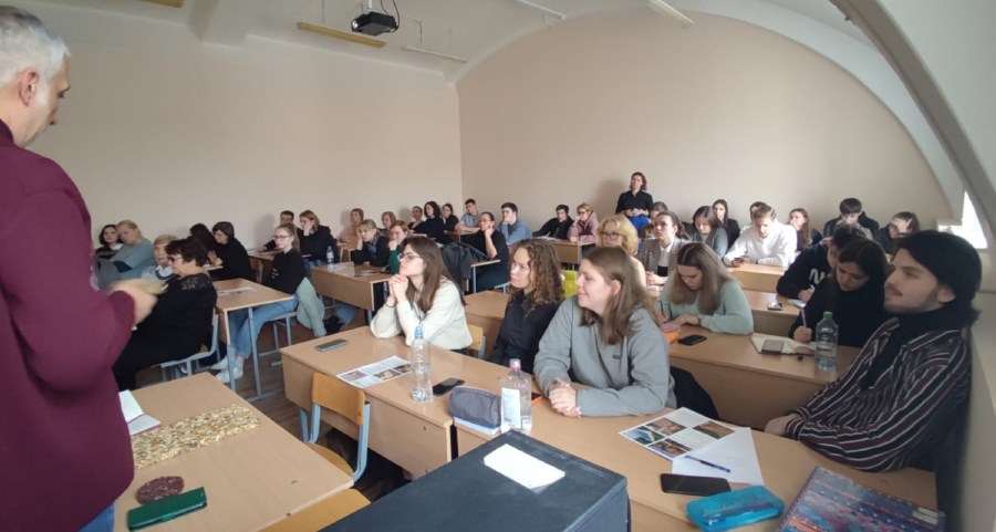 Заинтересованные студенты кафедры НВКМ. На лекциях нет свободных мест