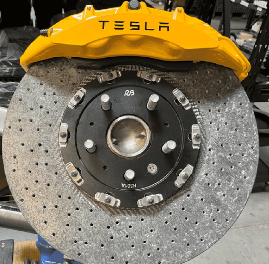 Углерод-керамические тормоза от компании Tesla. Источник: racingbrake.com