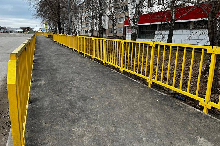 Ограждения из композита для слабовидящих людей