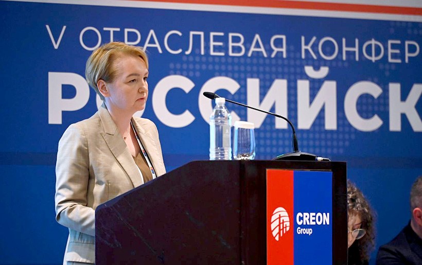 Татьяна Кислицина, директор по развитию «Полипласт-Уралсиб», выступила на конференции CREON «Российский рынок ЛКМ». Изображение: CREON Conferences